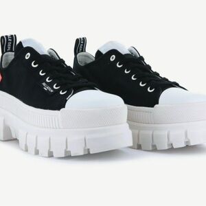 Palladium Revolt Lo TX Platform Sneakers Womens US Size 7 Black/Marshmallow